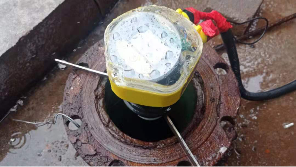 单节锂电池供电就可以测量的雷达水位计[宇征]