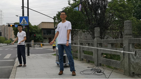 <i style='color:red'>固定式多普勒流速面剖仪</i>，可以测量河水的每一层流速！